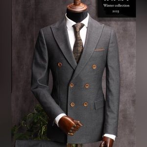 Suit double breasted